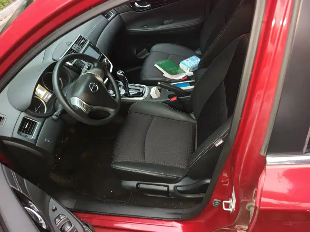 Nissan Tiida — миниатюра 8