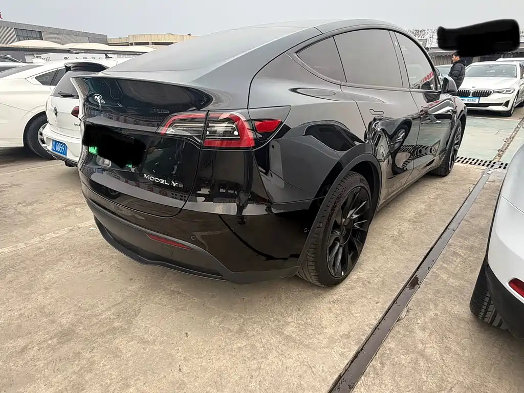 TESLA MODEL Y