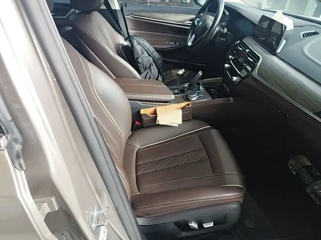 BMW 5 Series — миниатюра 25