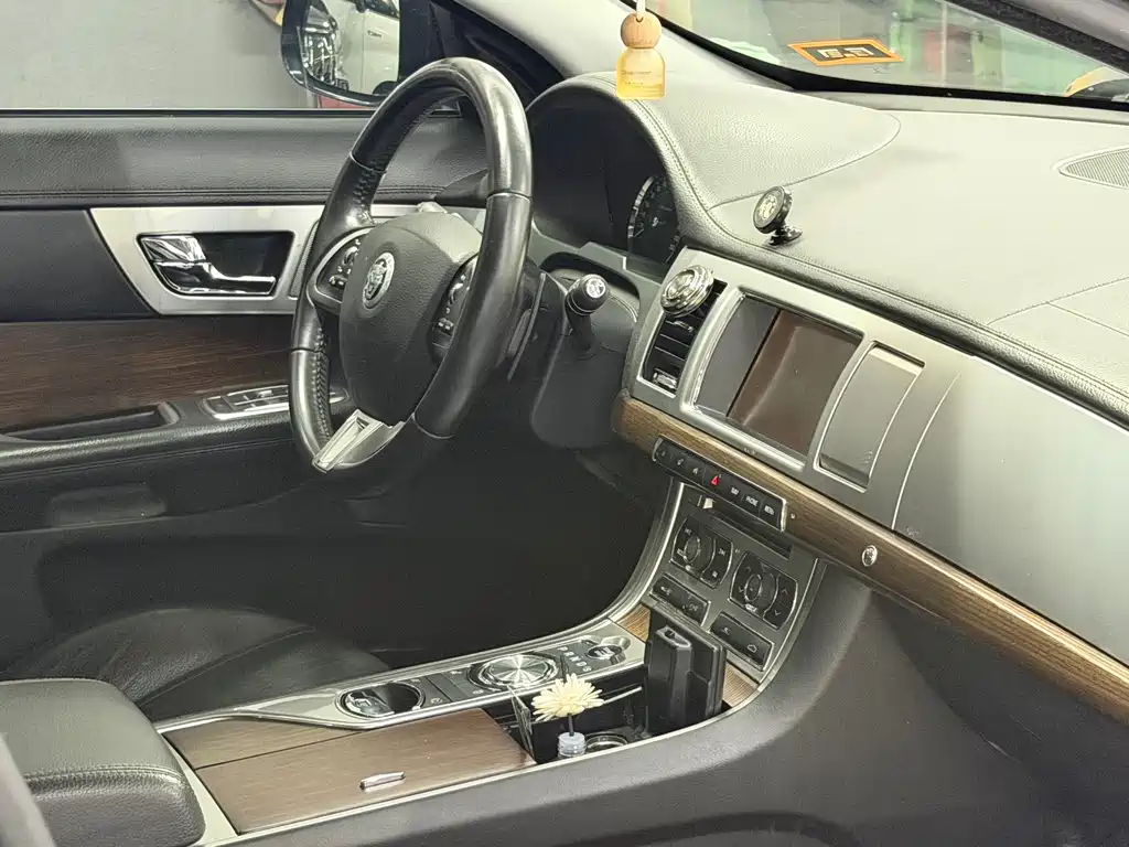 Jaguar XF — миниатюра 11