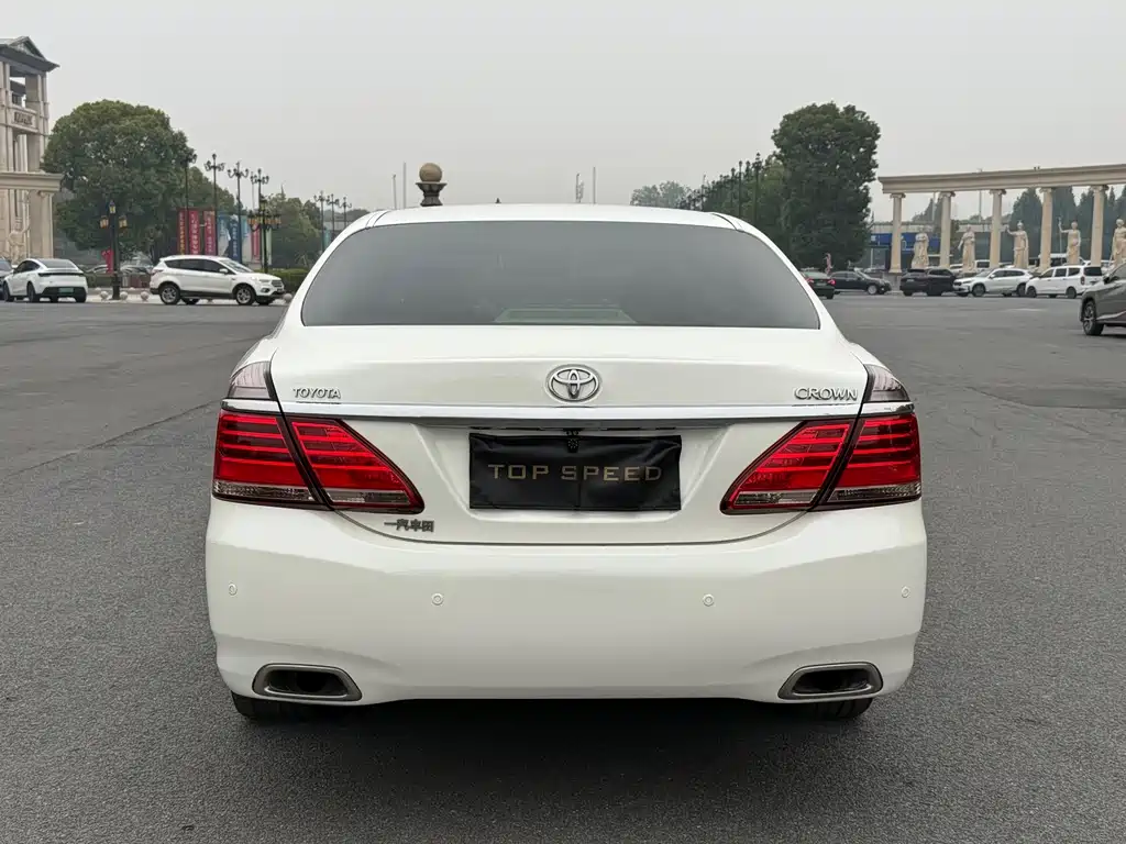 Toyota Crown — миниатюра 9