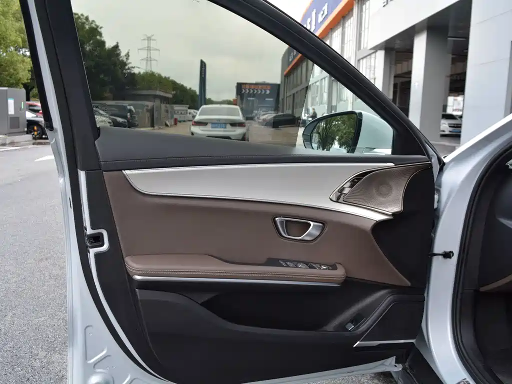 BYD Han — миниатюра 8