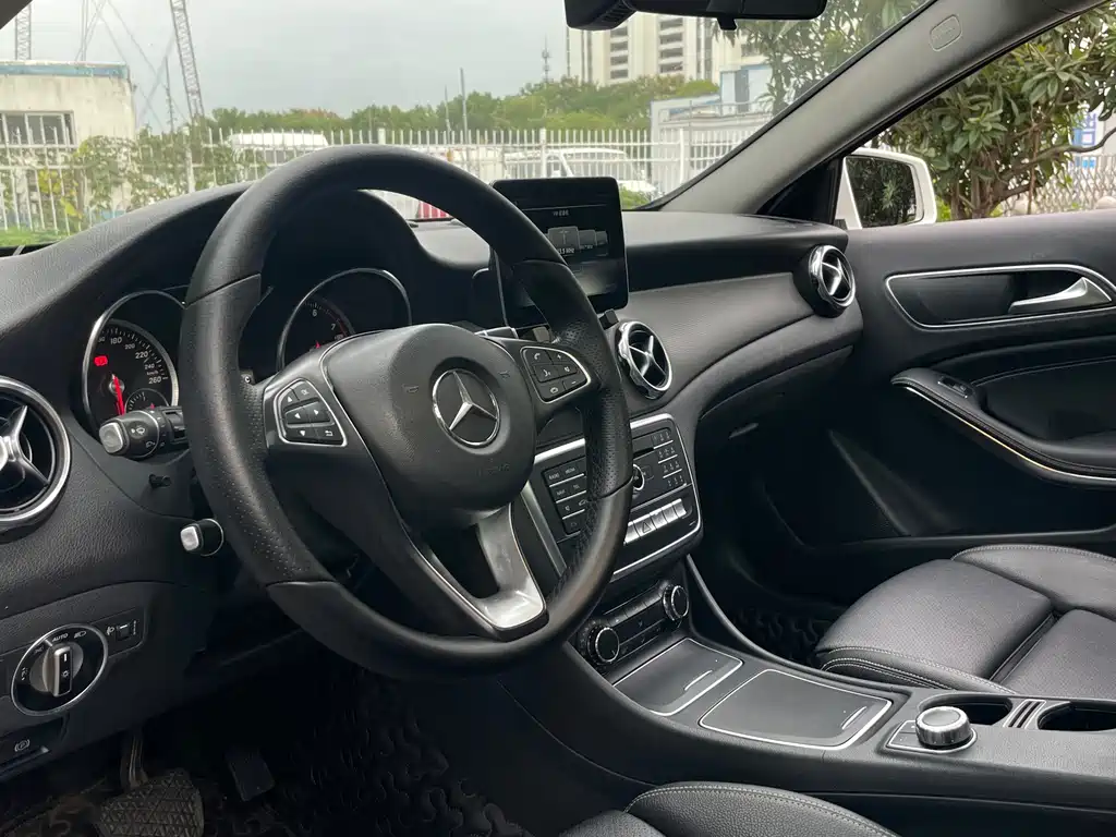 Mercedes-Benz GLA — миниатюра 11