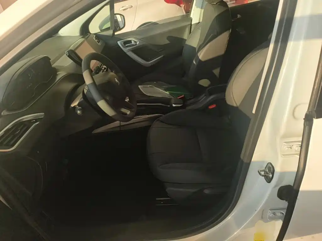 Peugeot 2008 — миниатюра 15
