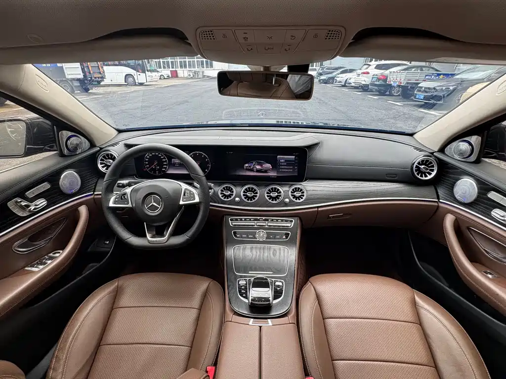 Mercedes-Benz E-Class — миниатюра 10