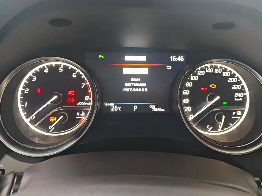Toyota Camry — миниатюра 11