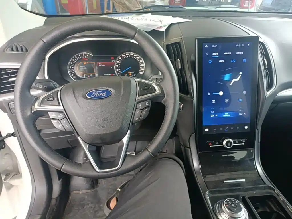 Ford Edge — миниатюра 10