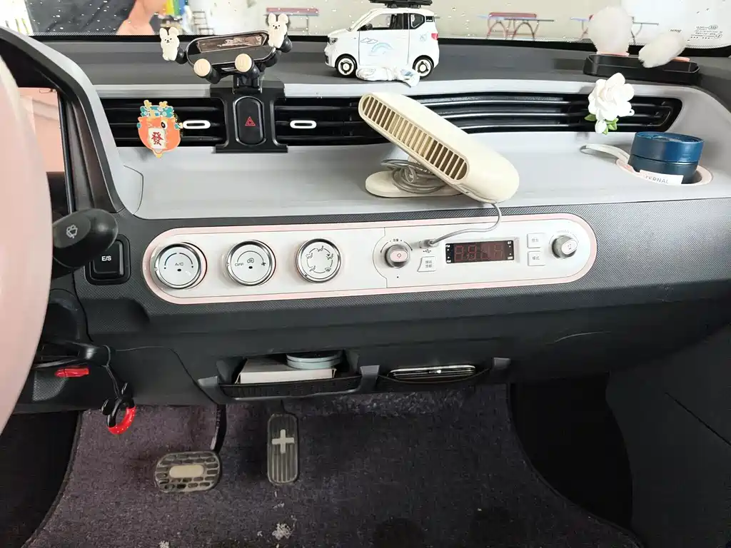 Wuling MINIEV — миниатюра 12