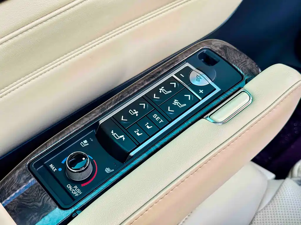 Toyota Alphard — миниатюра 16