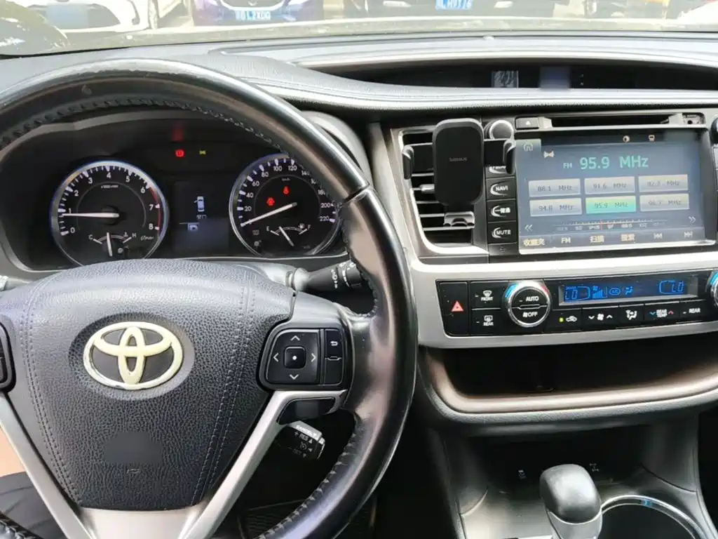 Toyota Highlander — миниатюра 10