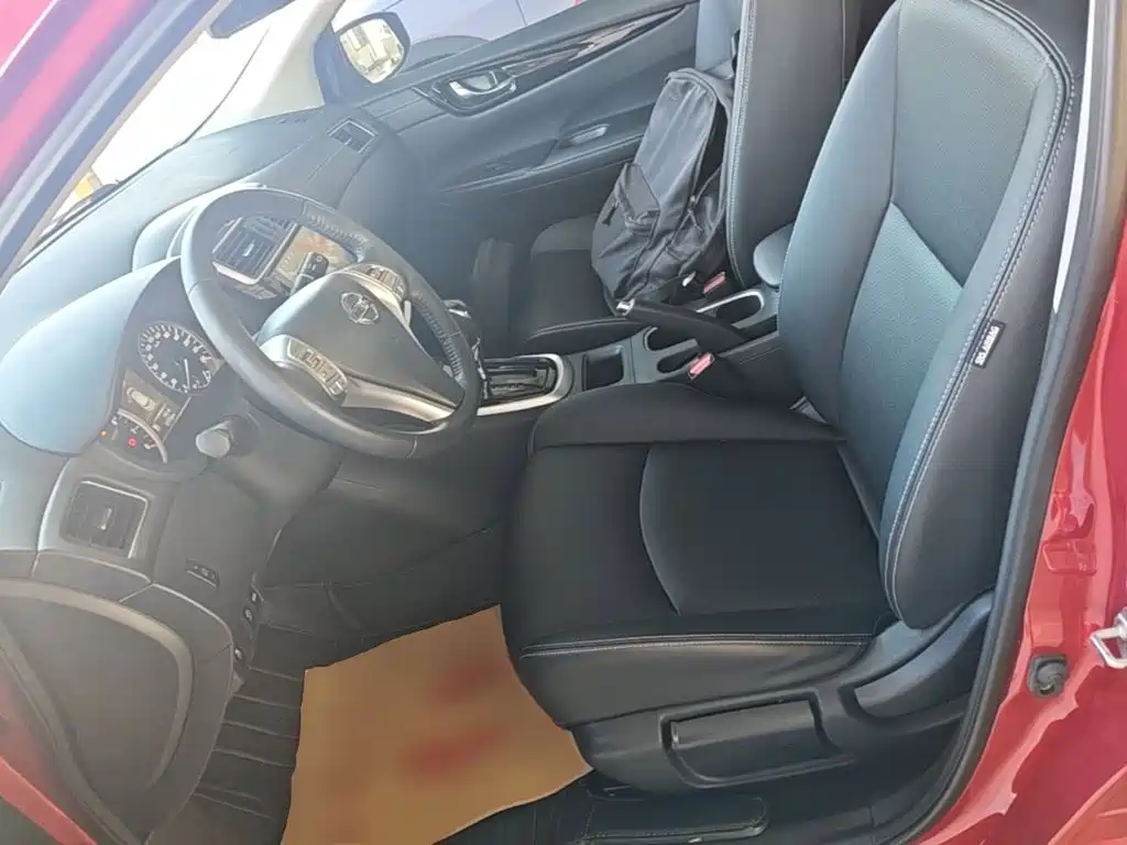 Nissan Tiida — миниатюра 15