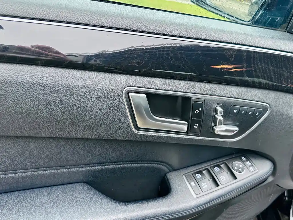 Mercedes-Benz E-Class — миниатюра 11