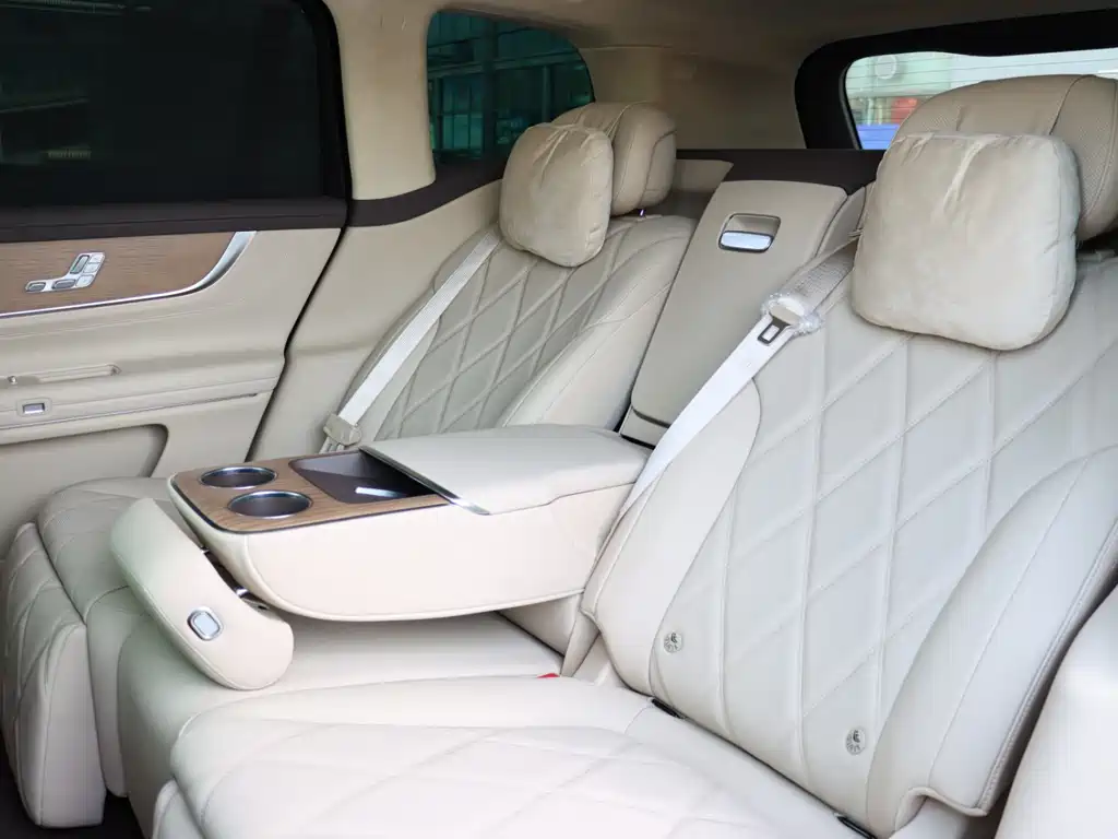 AITO ASK THE WORLD M9