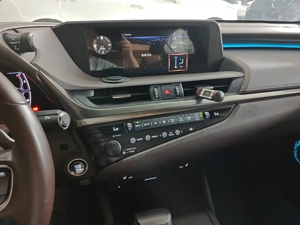 Lexus ES — миниатюра 13