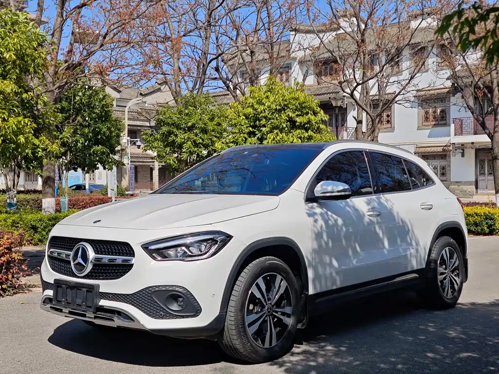 MERCEDES-BENZ GLA