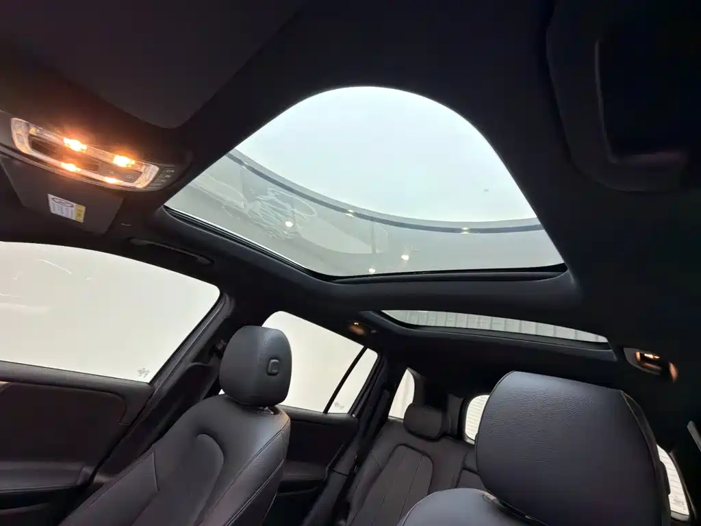 Mercedes-Benz GLB — миниатюра 13