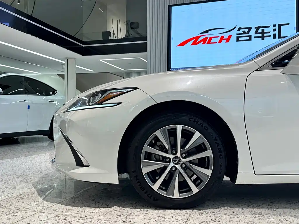 Lexus ES — миниатюра 15
