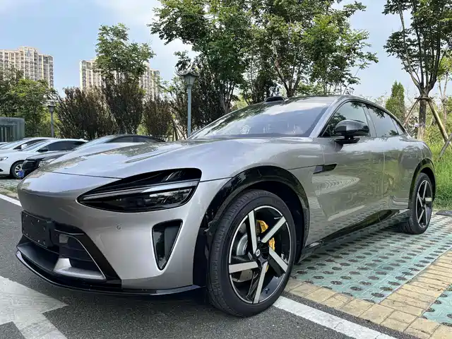 XIAOMI CAR XIAOMI YU7 2025