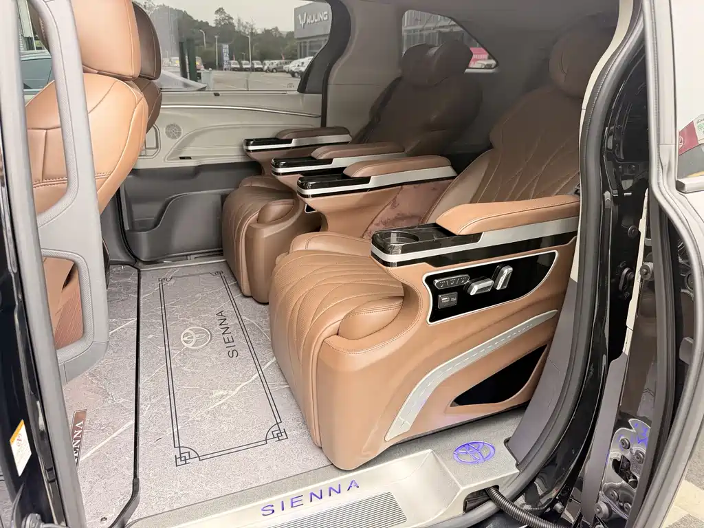 Toyota Sienna — миниатюра 5