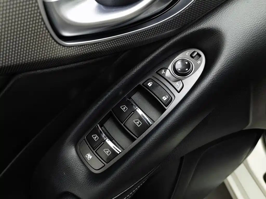 Infiniti Q50L — миниатюра 9