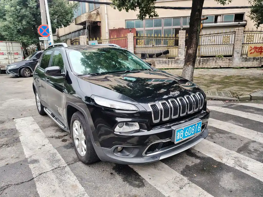 Jeep Cherokee — миниатюра 3