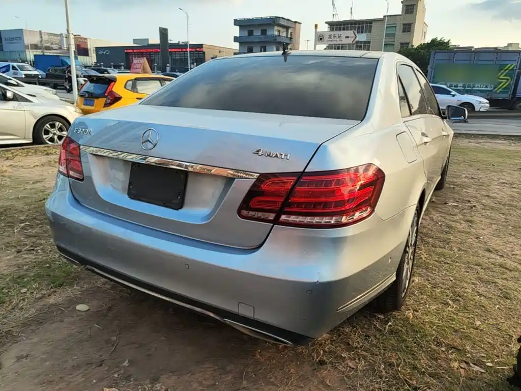 Mercedes-Benz E-Class — миниатюра 7