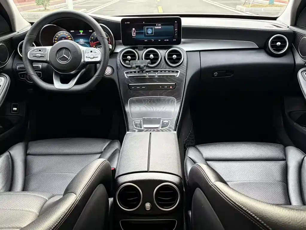 Mercedes-Benz C-Class — миниатюра 8