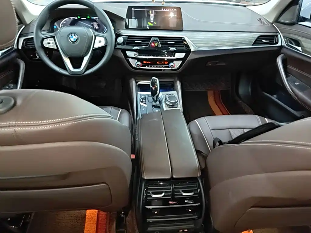 BMW 5 Series New Energy — миниатюра 10