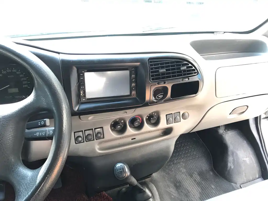 Ford Transit Classic — миниатюра 10
