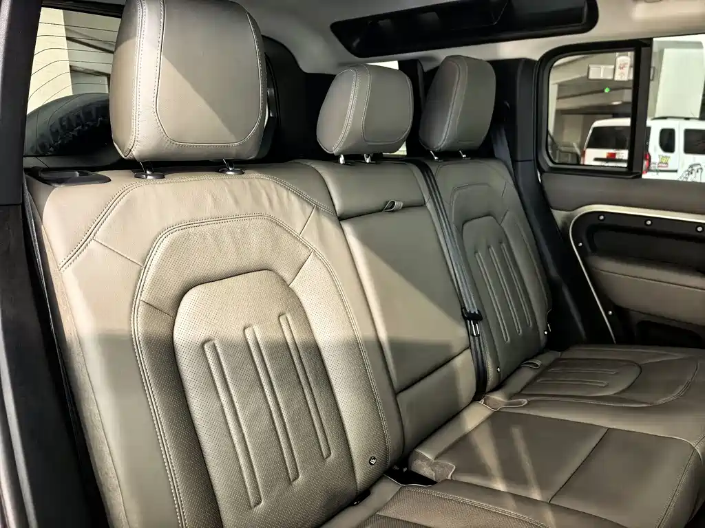Land Rover Defender — миниатюра 17