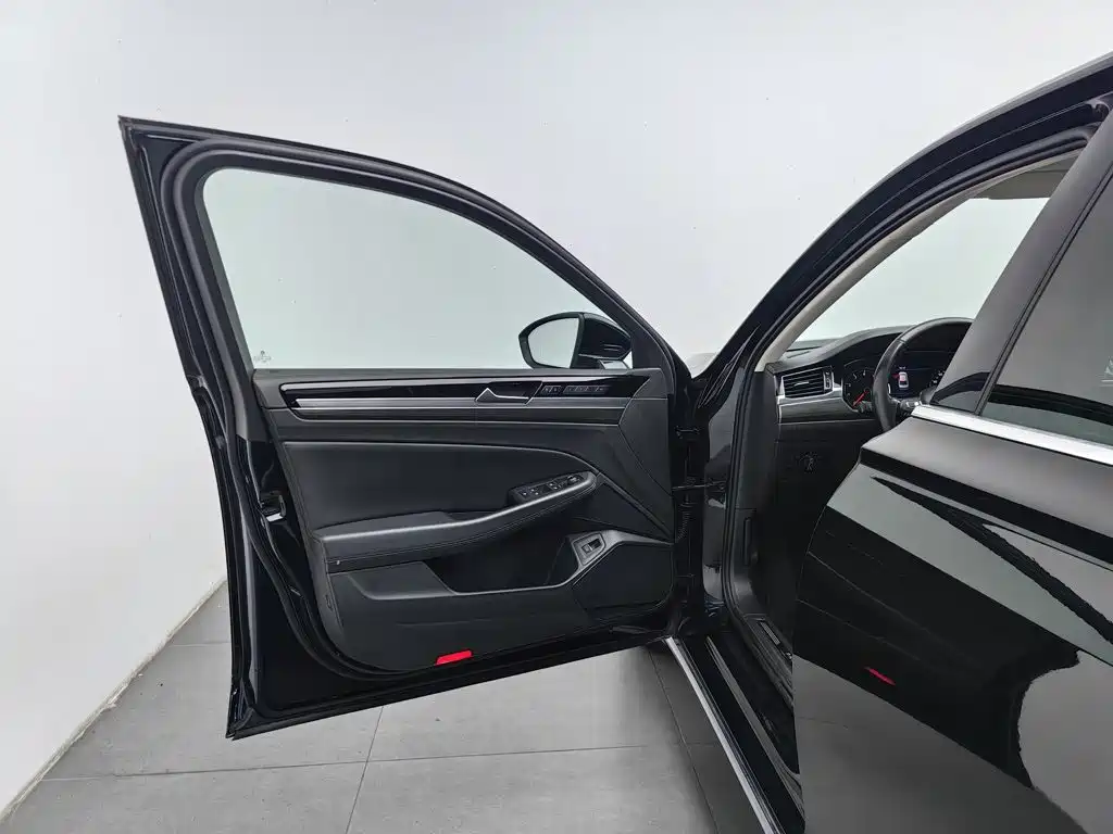 Volkswagen Phideon — миниатюра 8