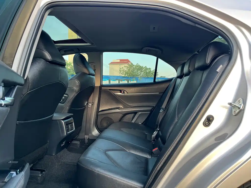 Toyota Camry — миниатюра 6