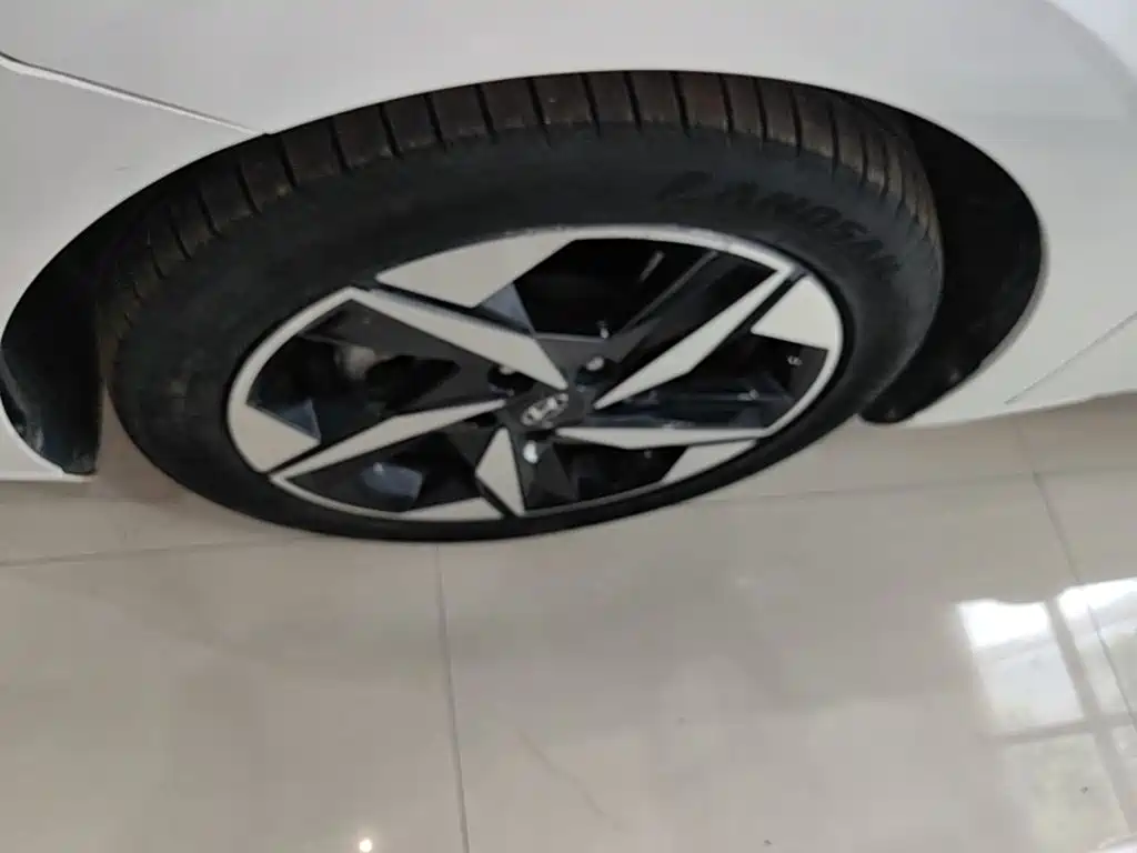 Hyundai Elantra — миниатюра 23