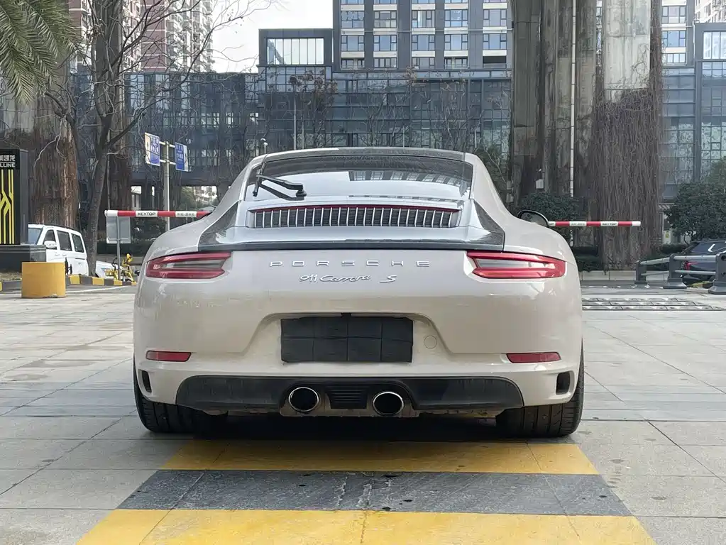 PORSCHE 911