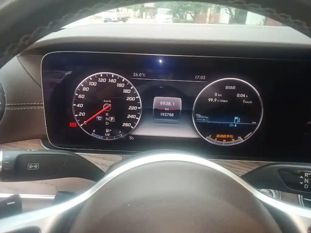 Mercedes-Benz E-Class — миниатюра 12