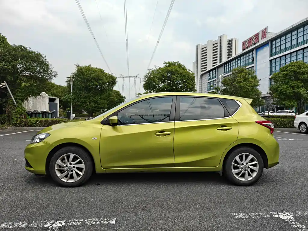 Nissan Tiida — миниатюра 3