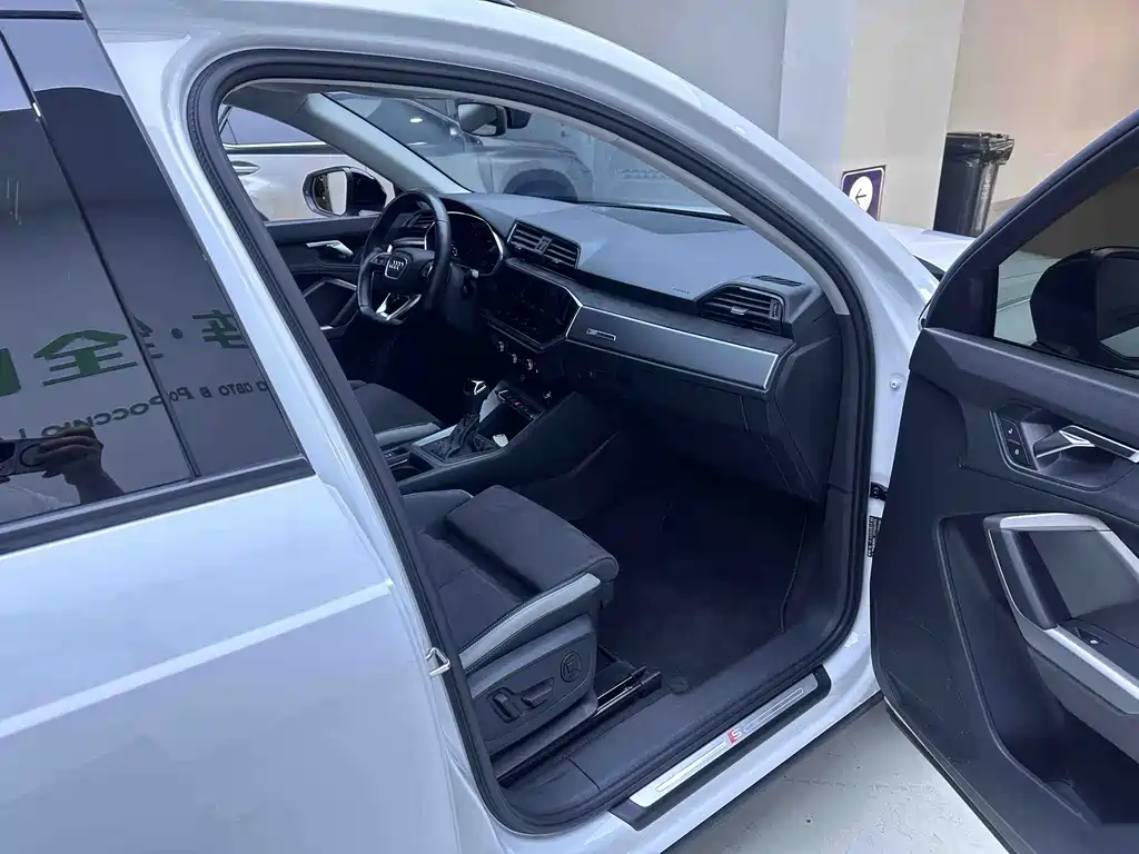 Audi Q3 — миниатюра 11