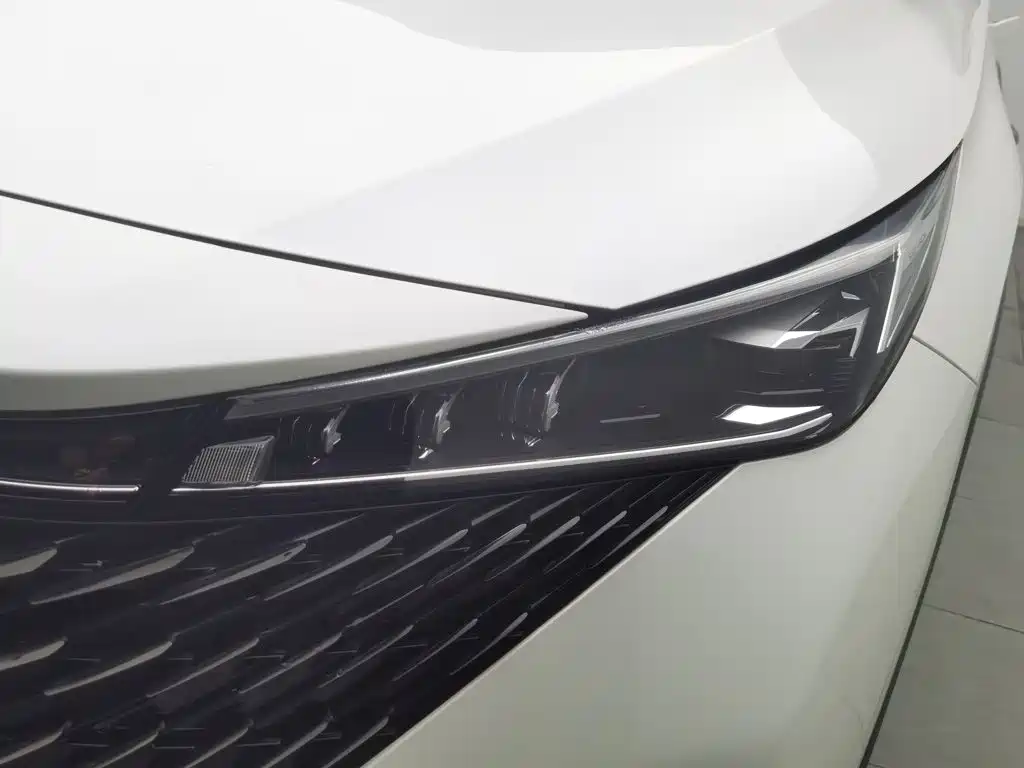 Roewe RX5 — миниатюра 7