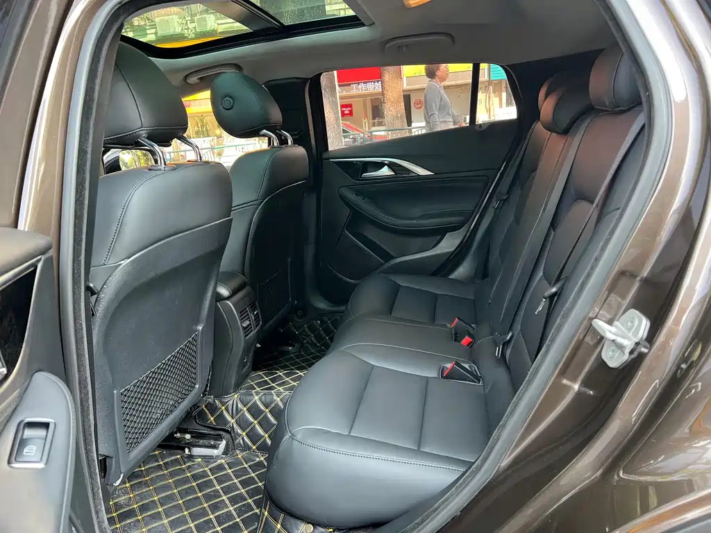 Infiniti QX30 — миниатюра 6
