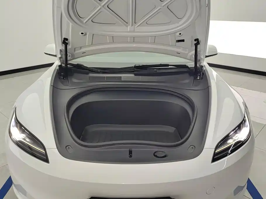 Tesla Model 3 — миниатюра 10