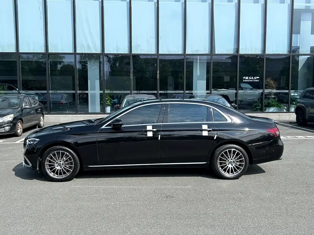 Mercedes-Benz E-Class — миниатюра 4
