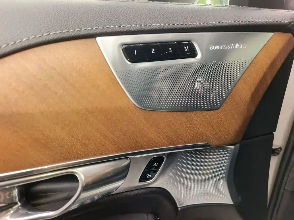 Volvo XC90 — миниатюра 10