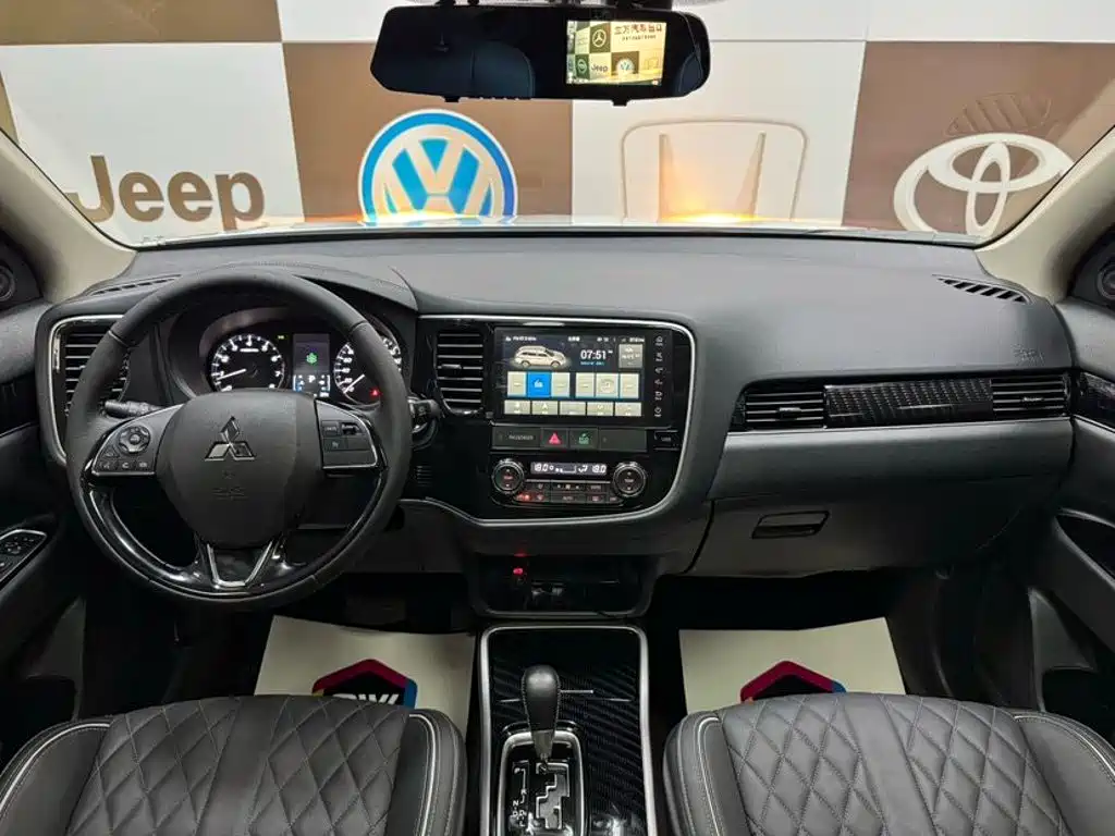 Mitsubishi Outlander — миниатюра 9