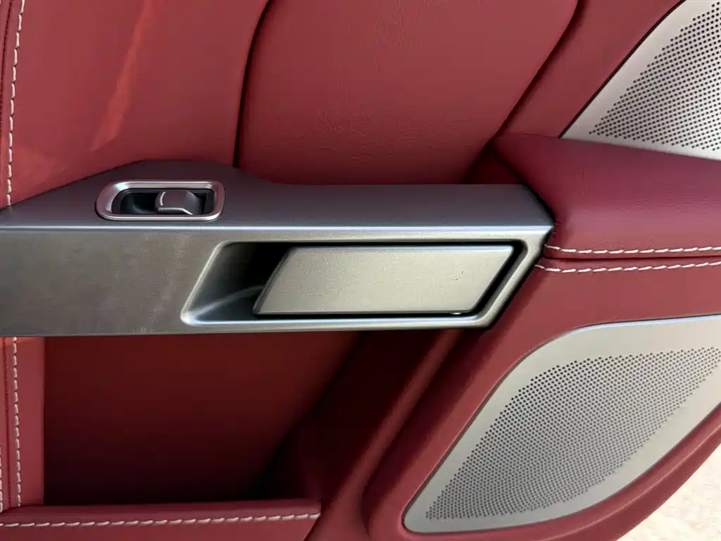 Aston Martin Rapide — миниатюра 17
