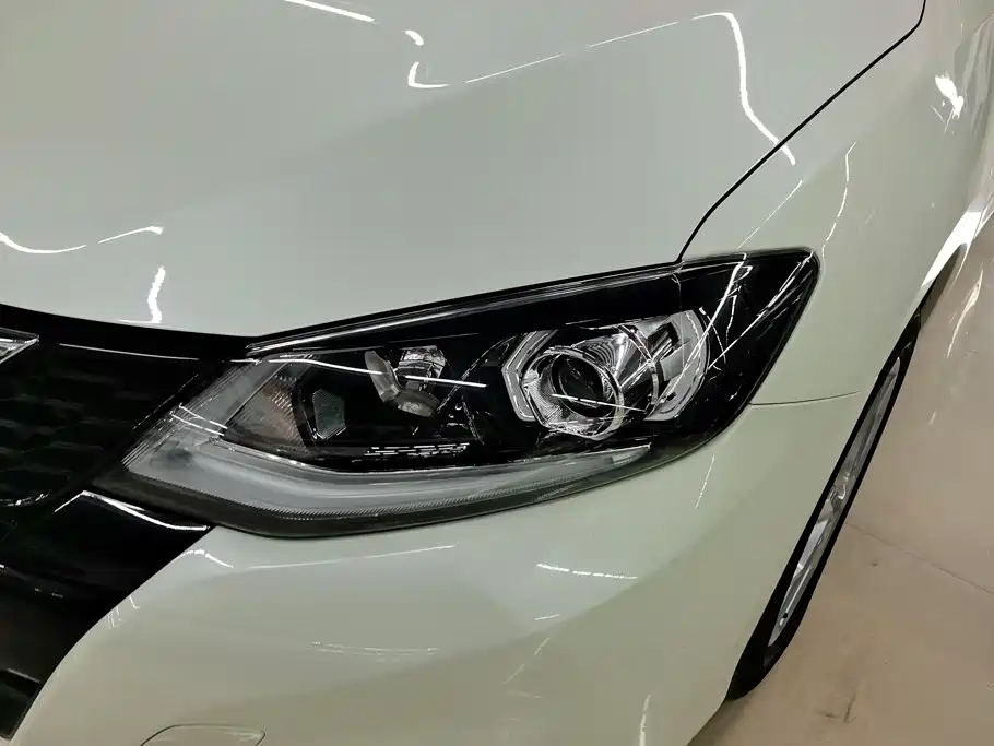 Nissan Tiida — миниатюра 5
