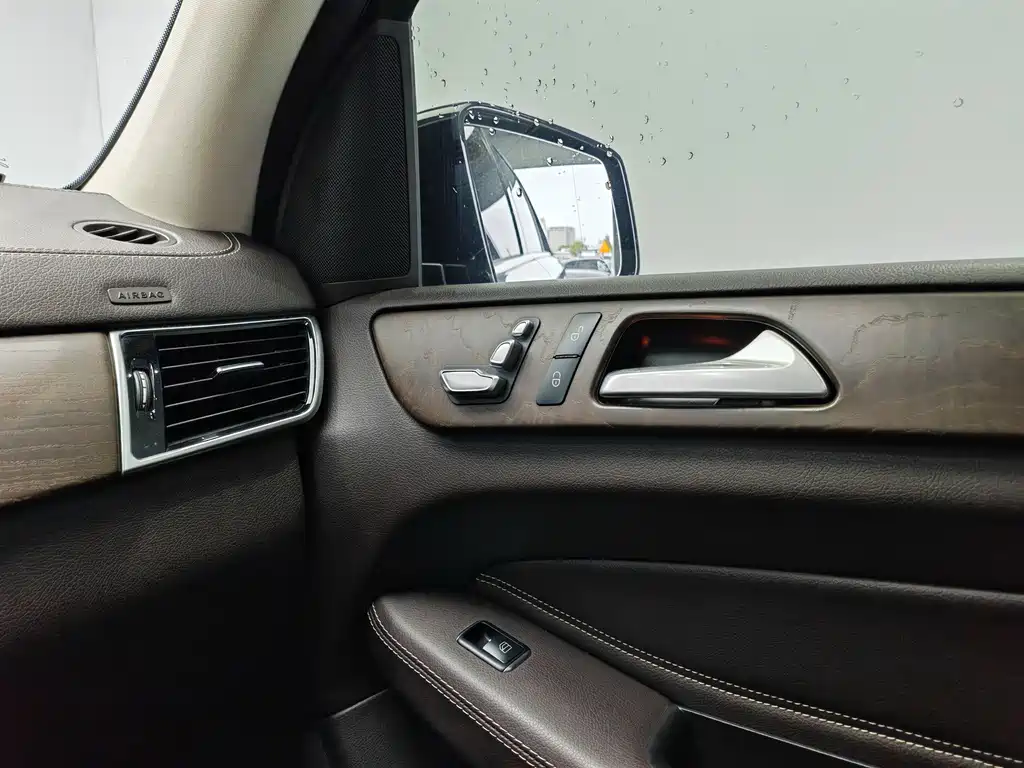 Mercedes-Benz GLE (Import) — миниатюра 16