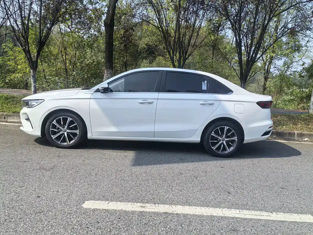 Geely Emgrand — миниатюра 10