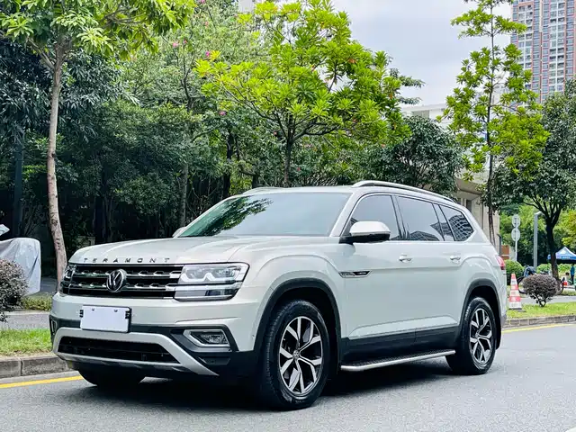 VOLKSWAGEN TOURANG 2020