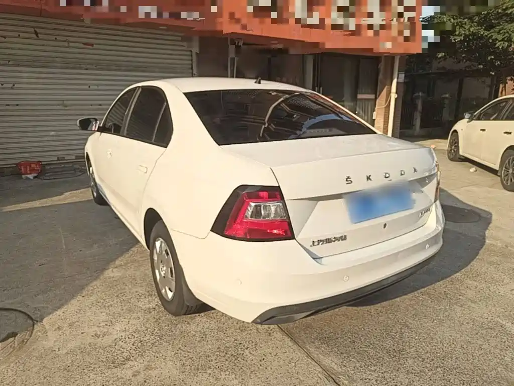 Skoda Rapid — миниатюра 5
