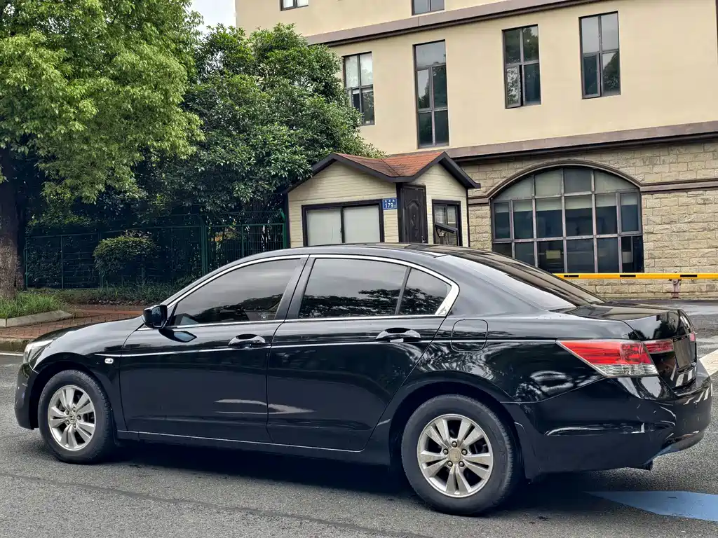 Honda Accord — миниатюра 9